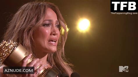 Jennifer Lopez Sexy Seen Flaunting Her Hot Cleavage At The Mtv Movie And Tv Awards In Santa