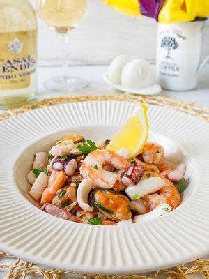 Рецепт коктейля из морепродуктов в белом вине с фото пошагово на ...
