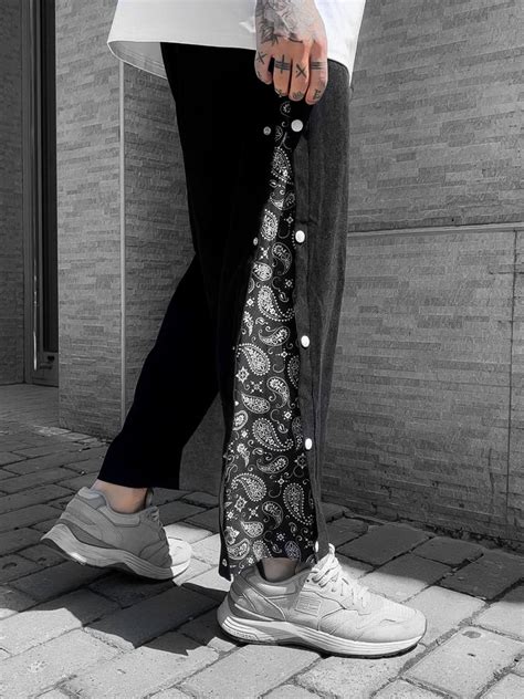 Мужские Черные Штаны Мом из Микровельвета с Кнопками и Скрытым Принтом ...