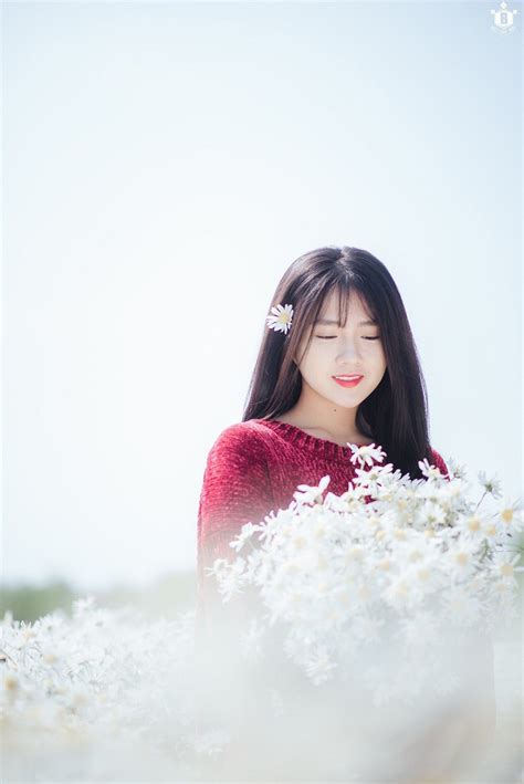 Hot girl Reuters Kiều Trinh lại gây thương nhớ với bộ ảnh bên cúc họa mi Báo Dân trí