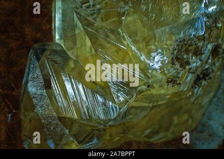 quartz sio silicon dioxide   common mineral  earth