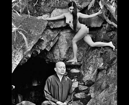 Bộ ảnh nude để thiền gây bão cư dân mạng