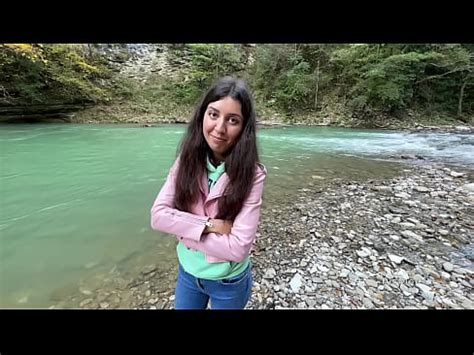 Un paseo por el bosque terminó con un polvo de una guía sexy XVIDEOS