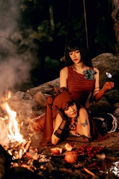 HƯƠNG GIANG QUYẾN RŨ VỚI HÌNH BÁN NUDE NÓNG BỎNG TRONG MV MỚI Lăng Kính