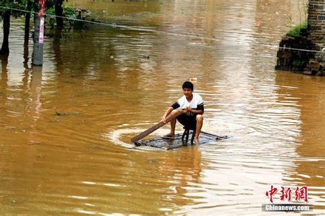 江西遂川遭大暴雨袭击 部分乡镇沦为一片汪洋 国际在线