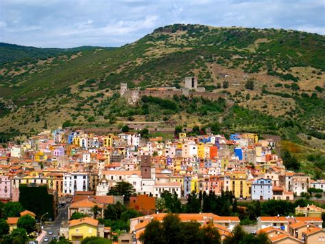 Around the World: Bosa