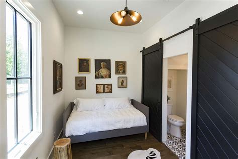 Photo 15 Of 19 In Modern Shotgun Home By Serenbe Dwell