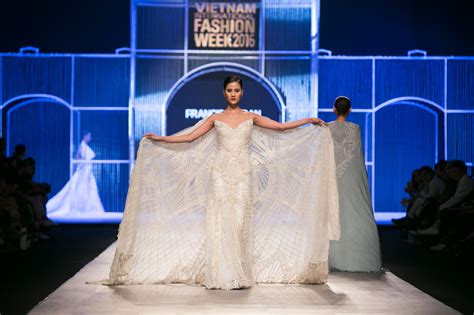 Hot Girl H Lade T I Xu T S N Catwalk Ho Ng Th Y L M Vedette Trong M Di N Th C A Vietnam