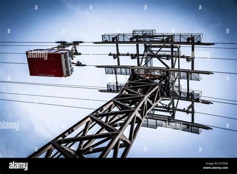 Luftseilbahn Seilbahn Stra Enbahn Fotos Und Bildmaterial In Hoher