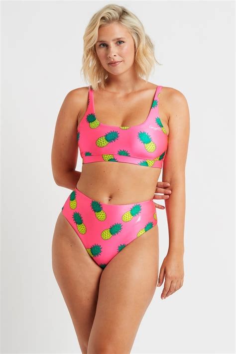 9 Hot Sexy Beverly Bower Bikini Pics