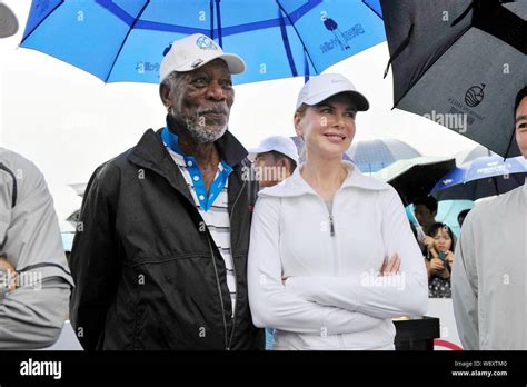 Australian Actress Nicole Kidman Right Poses With American Actor