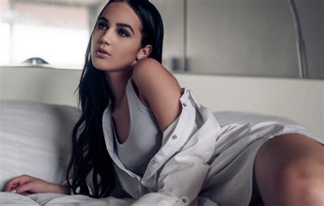 Wallpaper Sexy Pose Model Makeup Mike Brunette Hairstyle Lies For Mobile And Desktop