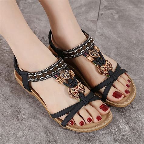 Các mẫu dép nữ thời trang HOT TREND năm nay được tìm kiếm nhiều nhất