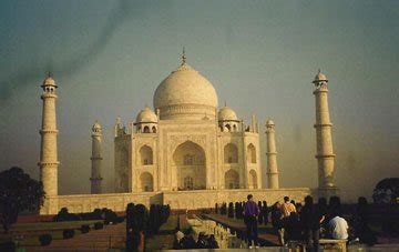 taj mahal  minarets