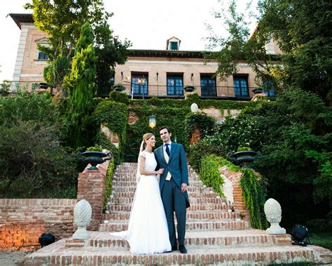 Los novios en el Palacio de Aldovea La boda con estilo de María y