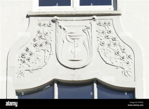 Pharmacy Snake Symbol Hi Res Stock Photography And Images Alamy