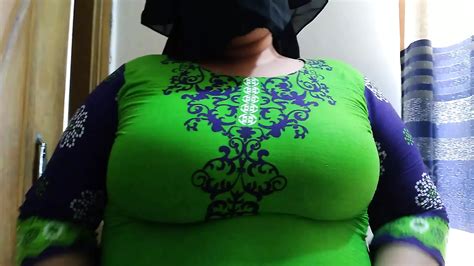 Ägyptische MILF sexy Tante ging zum Haus des Nachbarn und wurde super geil als sie seinen