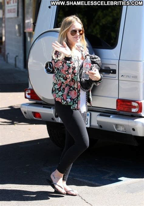 Hilary Duff Babe Beautiful High Resolution Posing Hot
