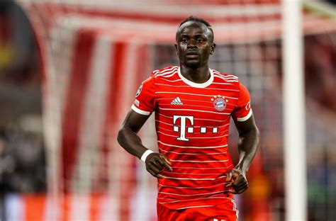 Bayern Munich Sadio Man De Retour Sur Un Terrain D Entrainement La