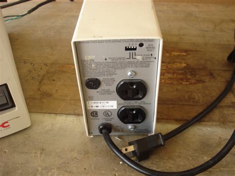 200Va APC BackUPS - 120v -DSK - BK200