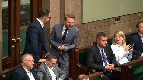 Jacek Ozdoba stracił kompetencje Konflikt PiS z Solidarną Polską TVN24