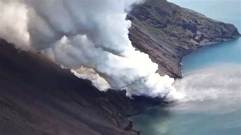 Spektakul Re Bilder Aus Italien Lava Des Stromboli Rauscht Ins Meer