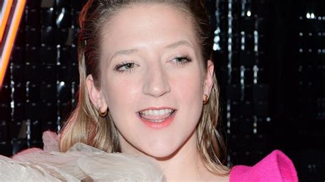 Lara Gessler pozuje w bikini eksponując ciążowy brzuch przed lustrem FOTO Pudelek