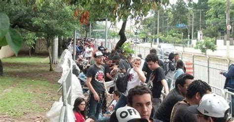 Vc Rep Rter F S Fazem Fila Desde A Madrugada Por Show Do Red Hot Em Sp