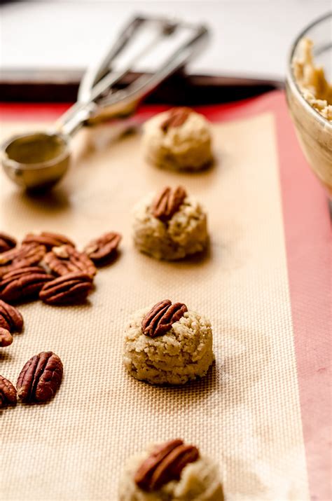 Almond Flour Pecan Sandies