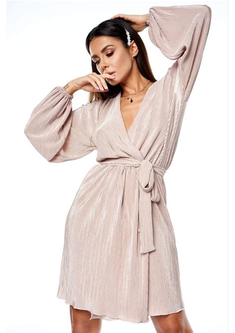 Kopertowa Sukienka Plisowana Nude Mosquito