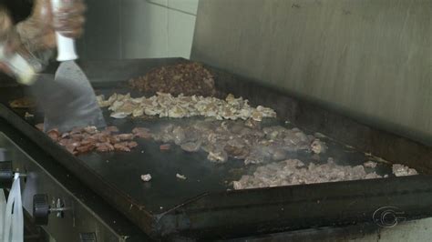 Vídeo: Conheça um pouco mais sobre o trabalho de chapeiros | Vídeos Bom ...