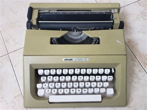 M Quina De Escribir Port Til Olivetti Lettera Beige Env O Gratis