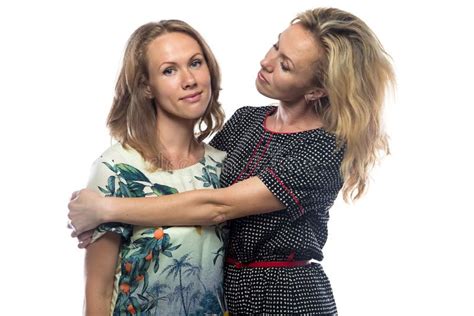 Blonde Mutter Seinen Sohn Im Sommer Umarmt Stockfoto Bild von lächeln familie 85005870