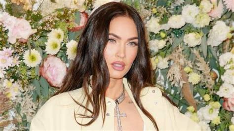 You Re Gonna Be Naked Megan Fox Reveals Who Made Her Wear Naked Dress For The MTV Video