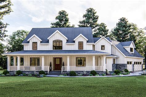 Modern Farmhouse With Angled 3 Car Garage 62668dj Architectural