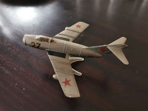 Maquette Avion Russe Mig Avec Socle Montee Et Peinte Eur