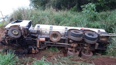 Trecho da BR 050 segue parcialmente interditado após caminhão tanque