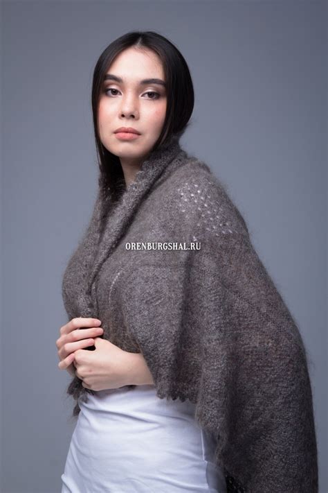 Сириус: купить пуховый платок серого цвета - Оренбургшаль