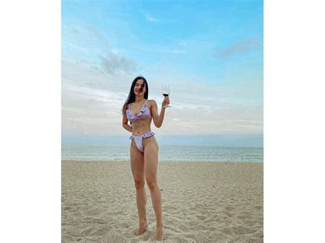 7 Hot Sexy Kris Bernal Bikini Pics