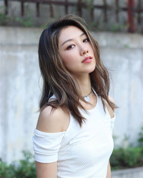 Sexy And Hot Chinese Girls In Women Travel