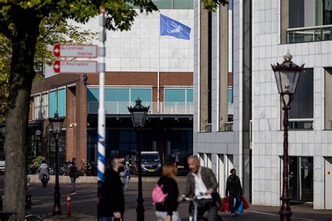 Amsterdamse Scholen Gaan Het Gesprek Met Leerlingen Aan Over De Oorlog