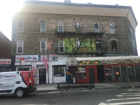 Big BASH on a fire escape off M line | Brooklyn, NYC : r/Bombing