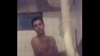 Se pajea cuando su mujer no está y manda su video por whatsapp XVIDEOS