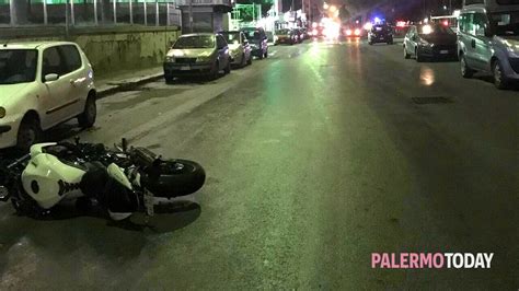 Incidente In Viale Regione Schianto Con La Moto Feriti Due Giovani