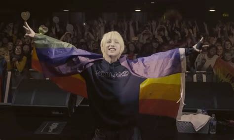 La star pionnière de la K pop gay Holland dit à ses fans qu il a un petit ami Gayvox