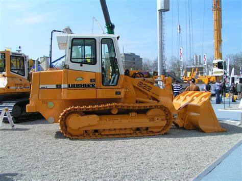 Liebherr LR 622 Litronic auf einer Baumaschinenmesse in Bern am 17.03. ...