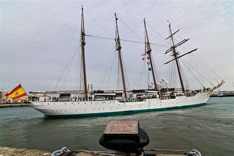 El buque escuela Juan Sebastián de Elcano inicia su 96 crucero de