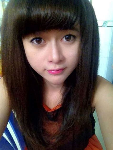 Cô giáo hot girl xinh như mộng khiến nam sinh ngất ngây