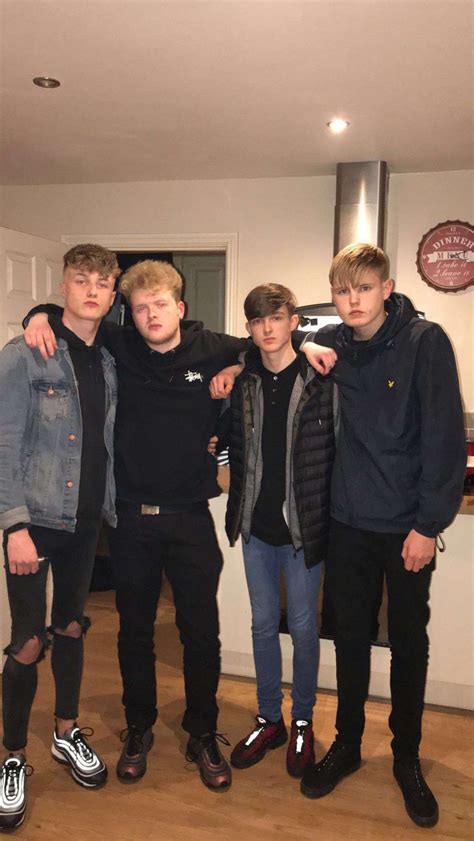 Pin By Kothovic On Karty Friendship Photoshoot Cute Gay Couples Cute Guys