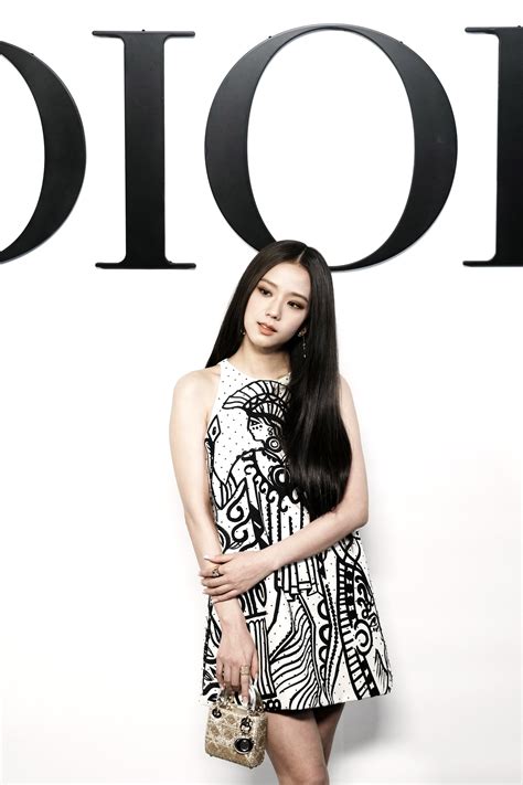 Jisoo Delivers On K Pop Glamour At The Dior Ss22 Show British Vogue